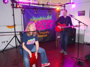 GlastonBeoley-81-WEB-Debbie-Joynes-Keith-Woolford-P1250131-19622